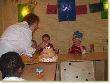 20070917-01 Mark is jarig, trakteren op school